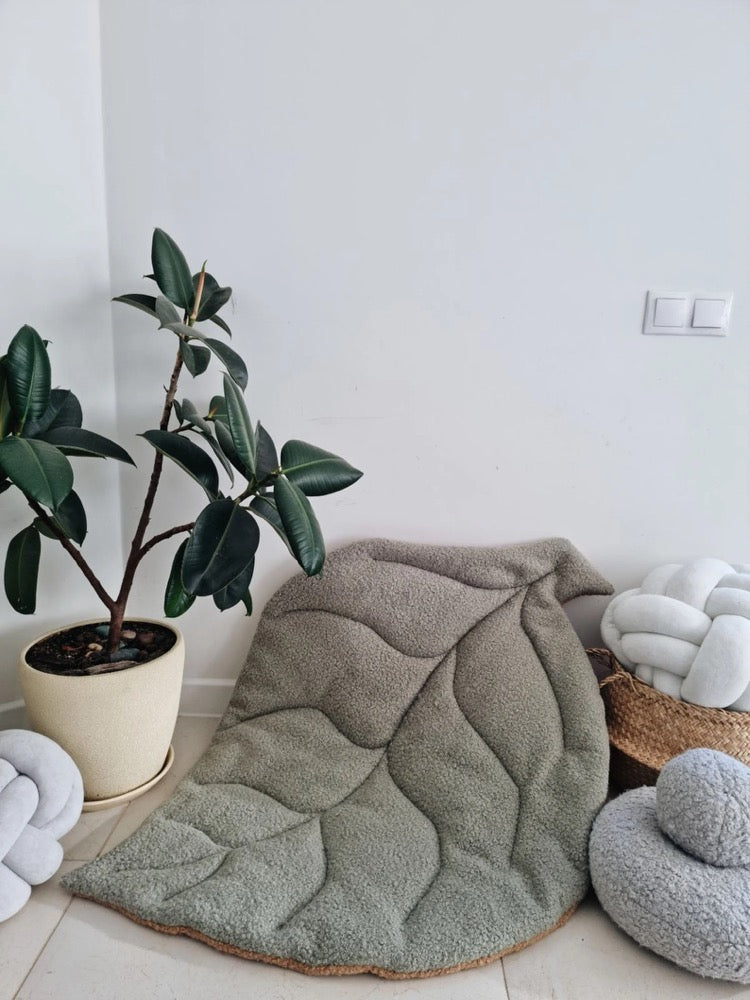 Baby play mat Sage green, leaf boucle rag rug, tummy time mat, Baby shower gift