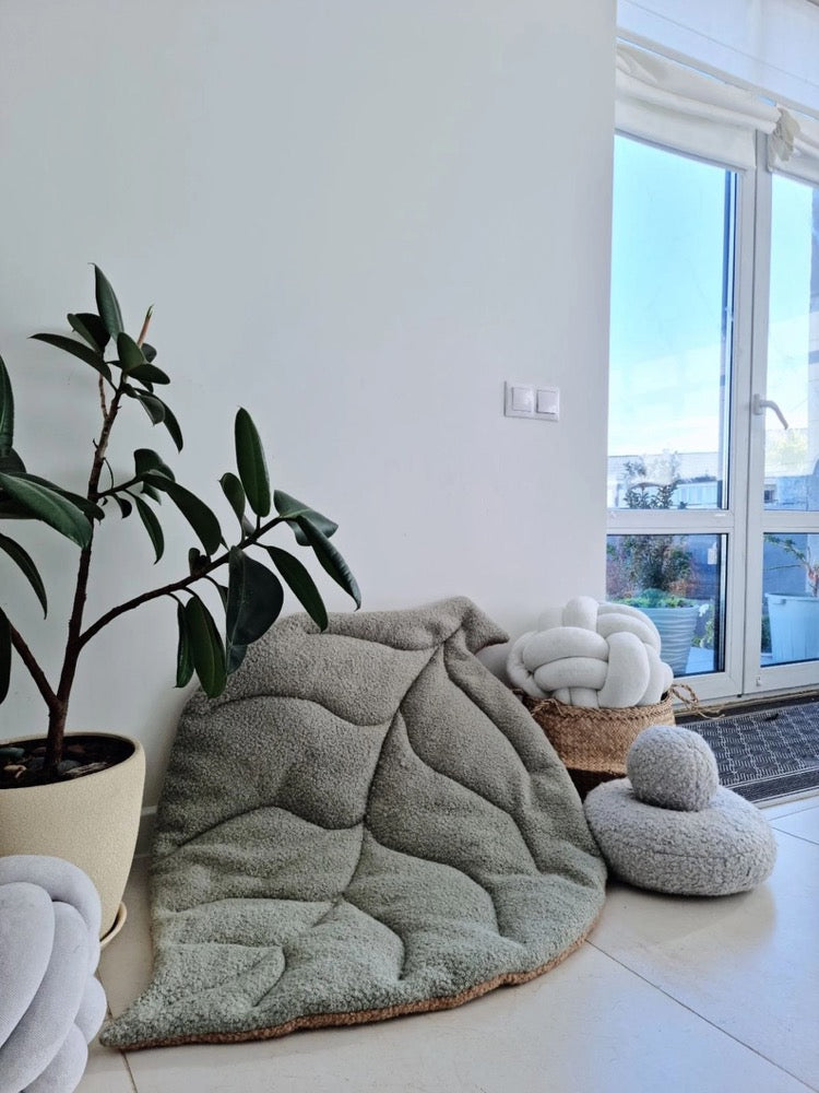 Baby play mat Sage green, leaf boucle rag rug, tummy time mat, Baby shower gift